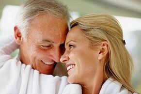 glücklicher Mann, der nach 50 Jahren seine Potenz steigerte